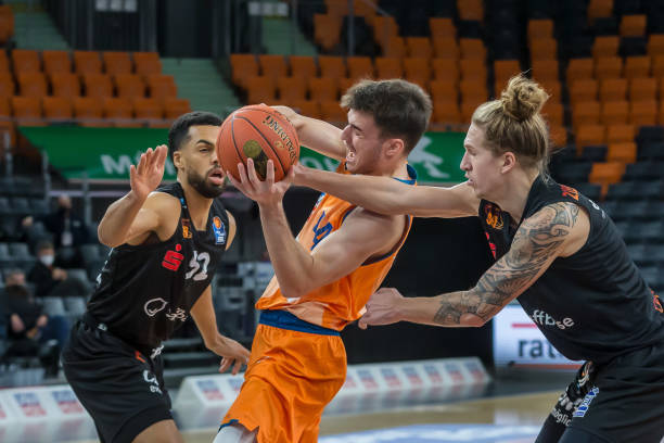 极化的趋势 极化的趋势